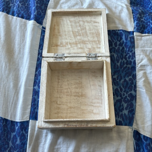 Wooden jewelry box - Picture 2 of 3
